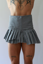 Load image into Gallery viewer, Gray Pleated Mini Skirt
